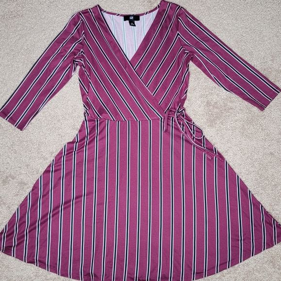 Iz Byer Dresses & Skirts - iZ Byer Burgundy Stripe Dress (S)